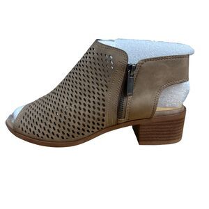 J. Adams Maddie Cutout Bootie  Zipper  Slip On Low Stacked Heel Shoes Size 8 New